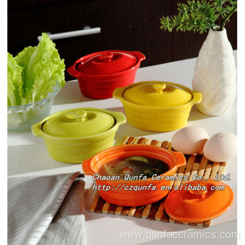 Roundearthenware cooking potwith lid and handle QF-011